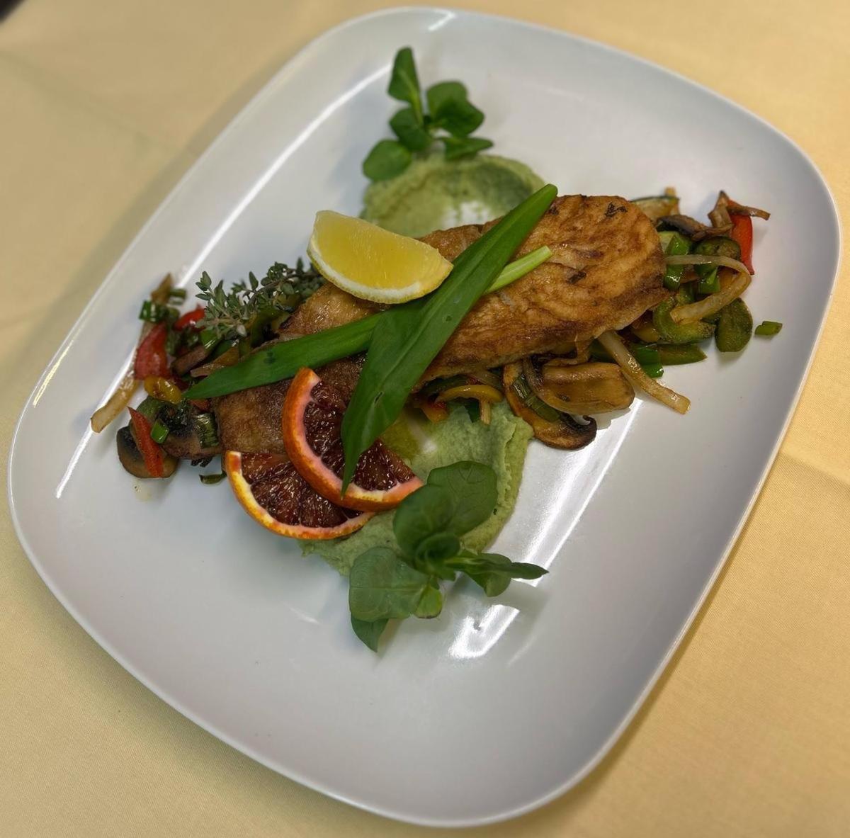 伊瓦布鲁恩酒店 比绍夫斯韦尔达 外观 照片